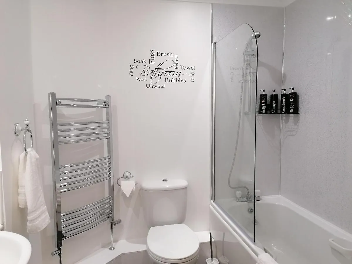 Luxury Modern 2 Bed Apartment, Free Undercroft Parking For 1 Car Southampton Großbritannien