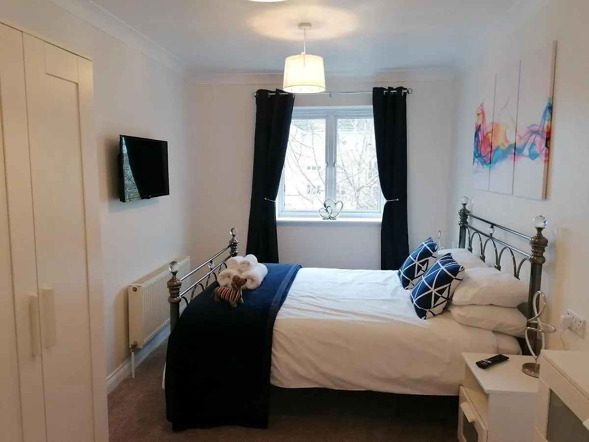 Luxury Modern 2 Bed Apartment, Free Undercroft Parking For 1 Car Southampton